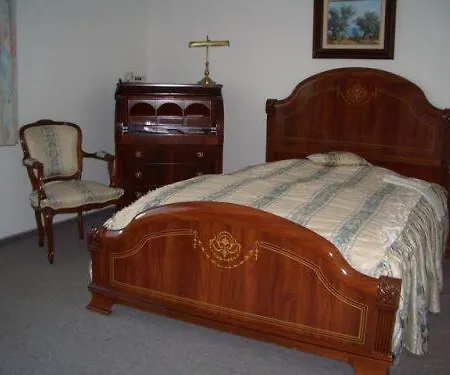 Zum Stresemann Hotel 2*