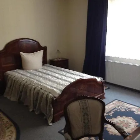 Zum Stresemann Отель