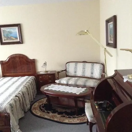Hotel Zum Stresemann 2*
