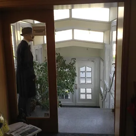 Zum Stresemann فندق