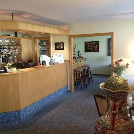 فندق Zum Stresemann 2*