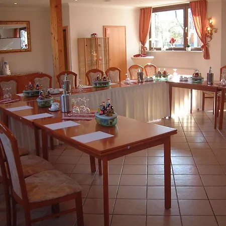 Отель Zum Stresemann 2*