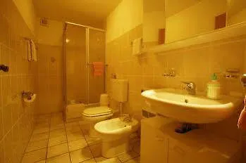 Zum Stresemann Отель 2*